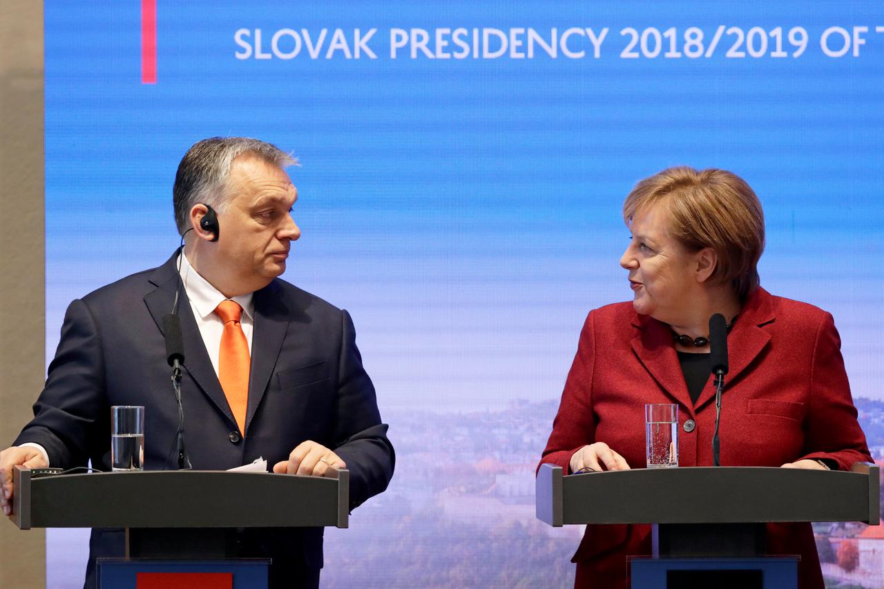 Mađarski premijer Viktor Orban i njemačka kancelarka Angela Merkel pripadaju političkoj obitelji pučana