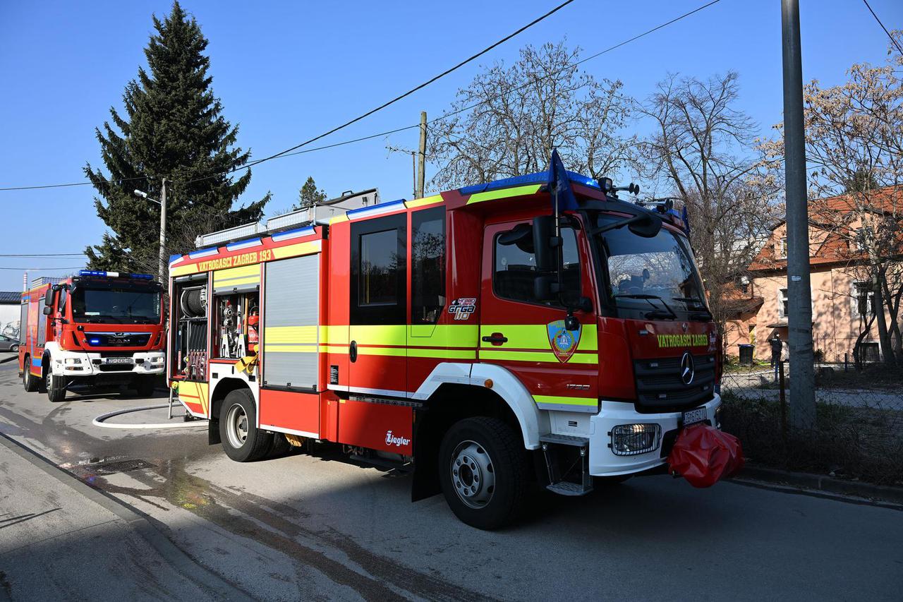 Zagreb: Vatrogasci ugasili požar obiteljske kuće na Miramarskoj