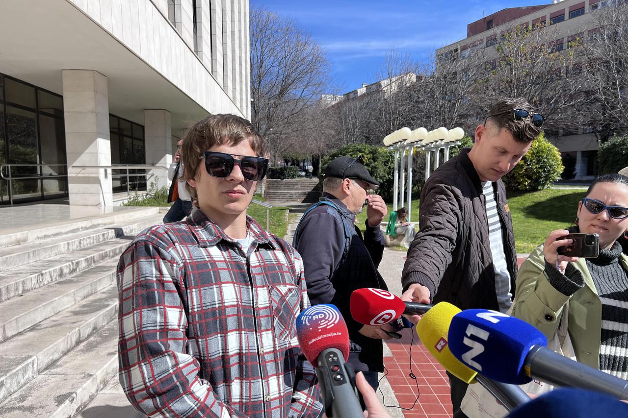 Split: Stanislav Zavadlav, brat Filipa Zavladava dao je izjavu za medije ispred suda