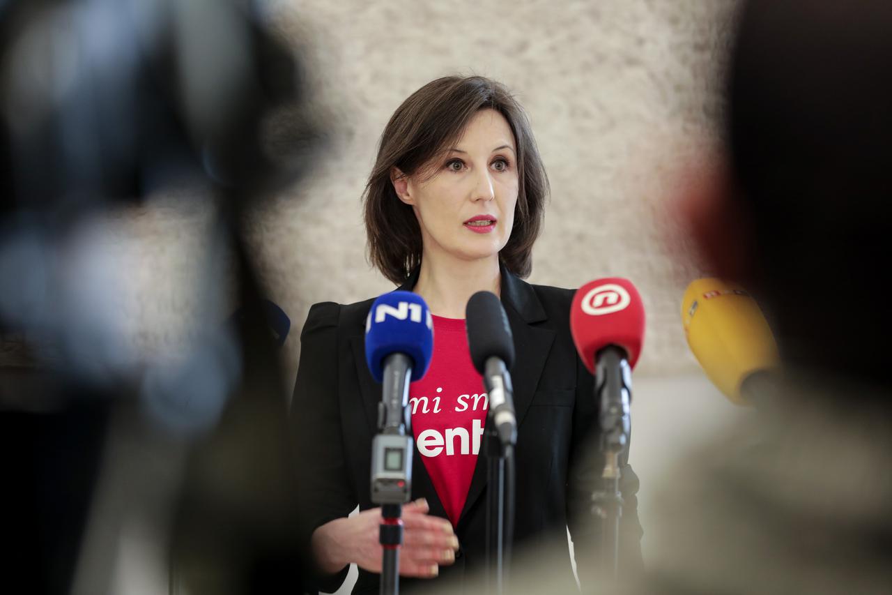 Zagreb: Dalija Orešković  iMarijana Puljak dale izjavu medijima