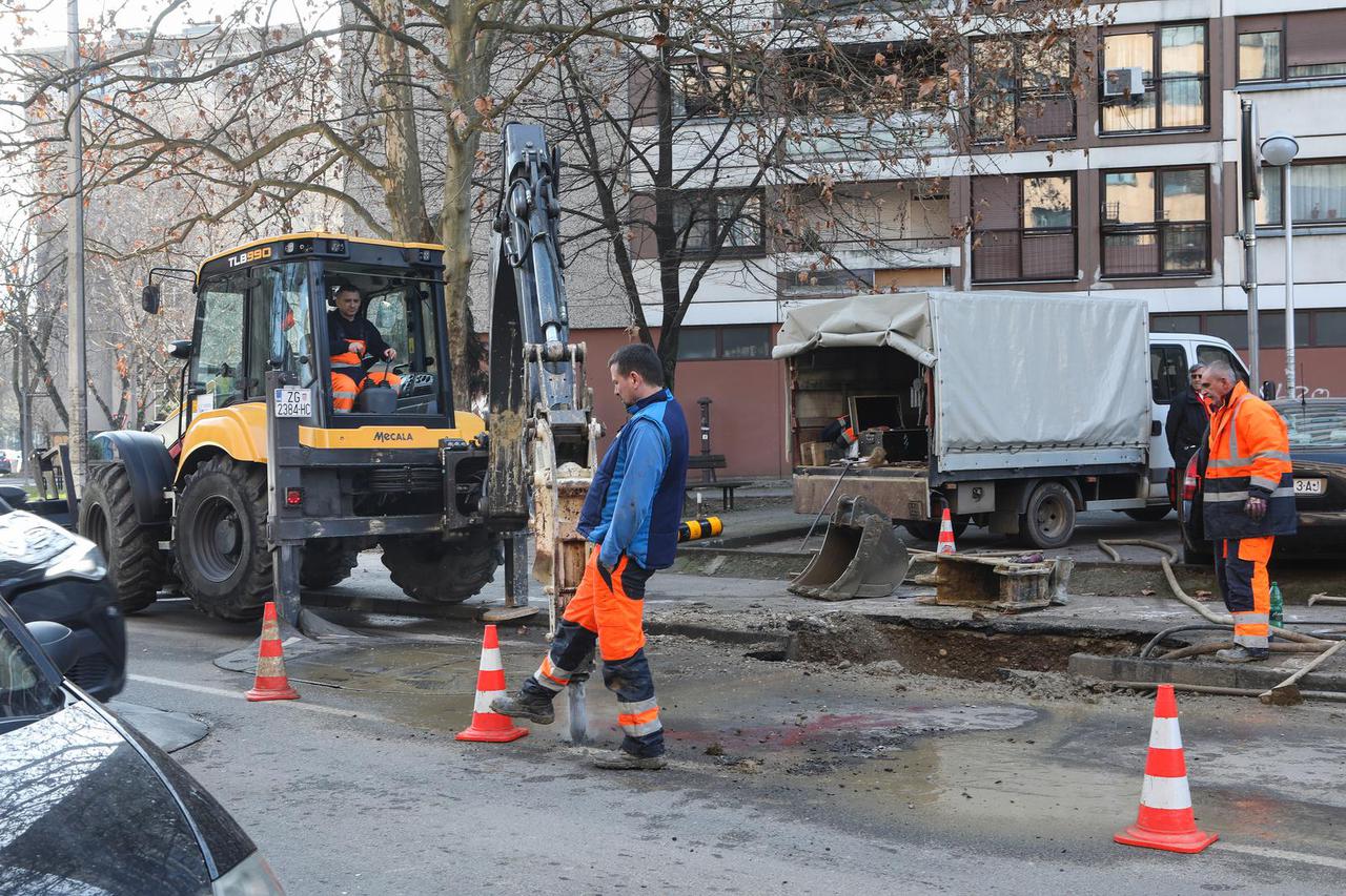 Zagreb: U Lastovskoj ulici pukla je vodovodna cijev 