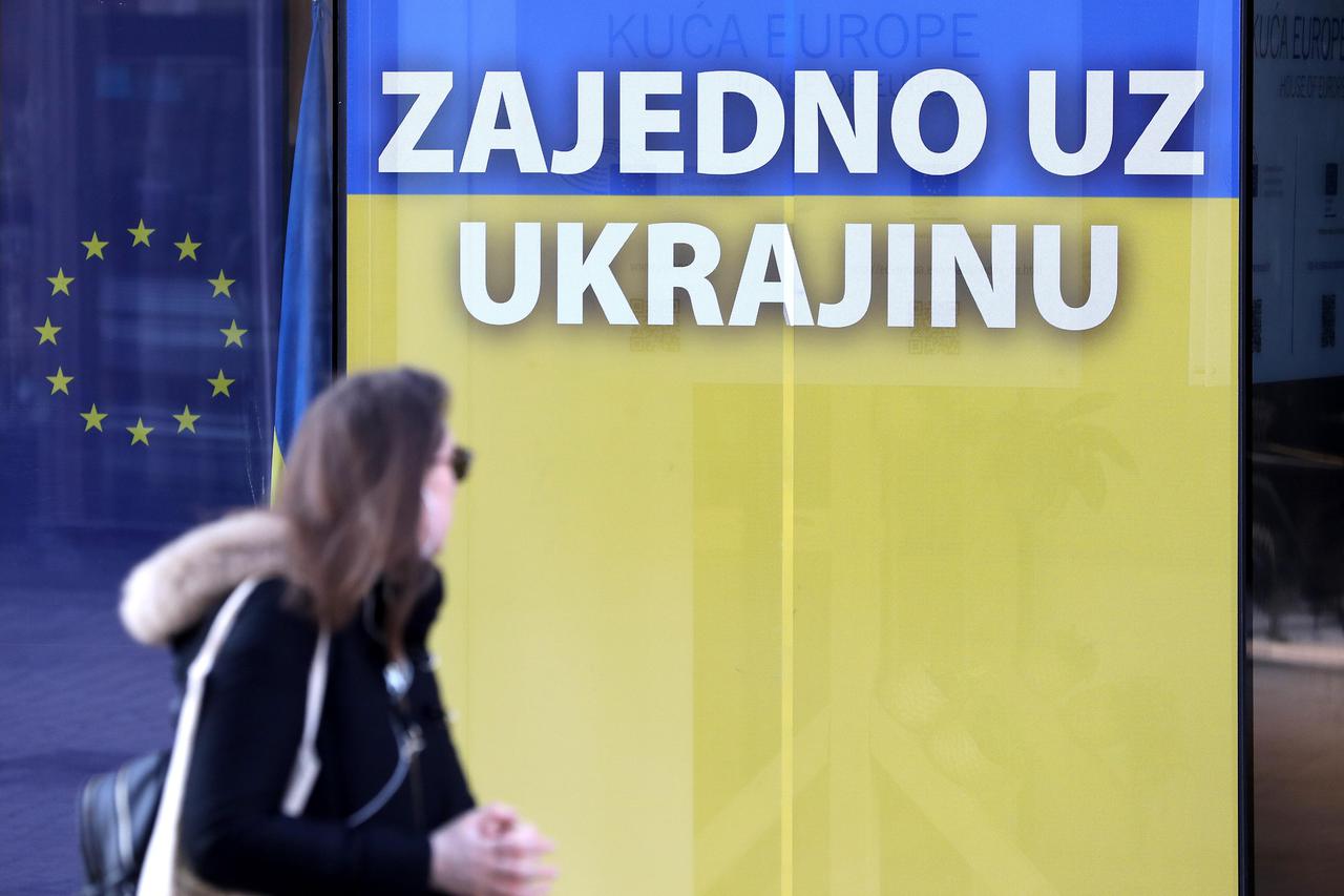Zagreb: Na Kući Europe postavljena poruka podrške Ukrajini