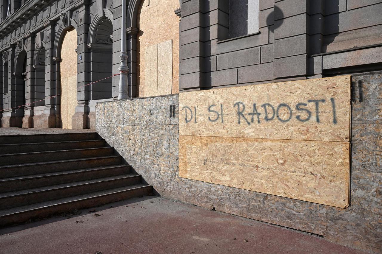 Zagreb: Grafit "Di si radosti" jutros ponovno osvanuo ispred Mimare