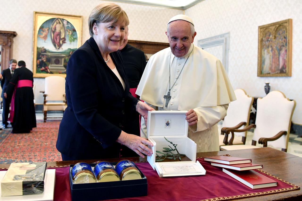 Papa Franjo primio Angelu Merkel
