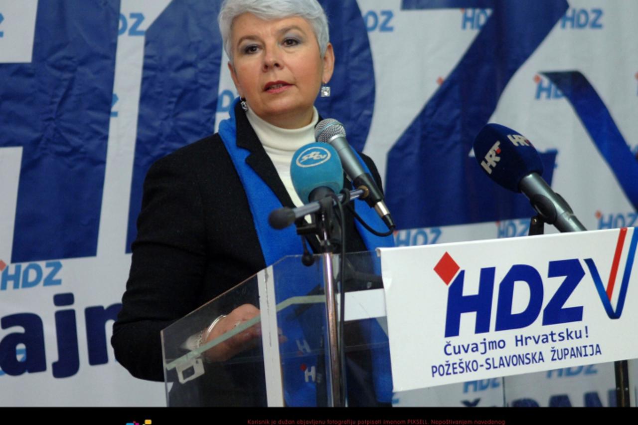 '21.11.2011.,Pozega - Jadranka Kosor, nositeljica svih lista HDZ-a danas prijepodne predstavila je  predizbornu kampanju HDZ-a .Nakon Pozege HDZ-ovi clanovi zaputili su se u Pakrac i Pleternicu.   Pho