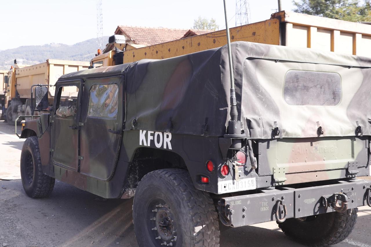 Kosovo: Na prijelaz Jarinje stigle jedinice KFOR-a