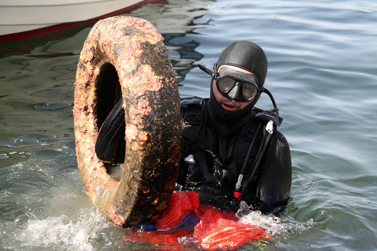 U čišćenju podmorja šibenske rive sudjelovalo je oko 120 ronioca iz cijele Hrvatske