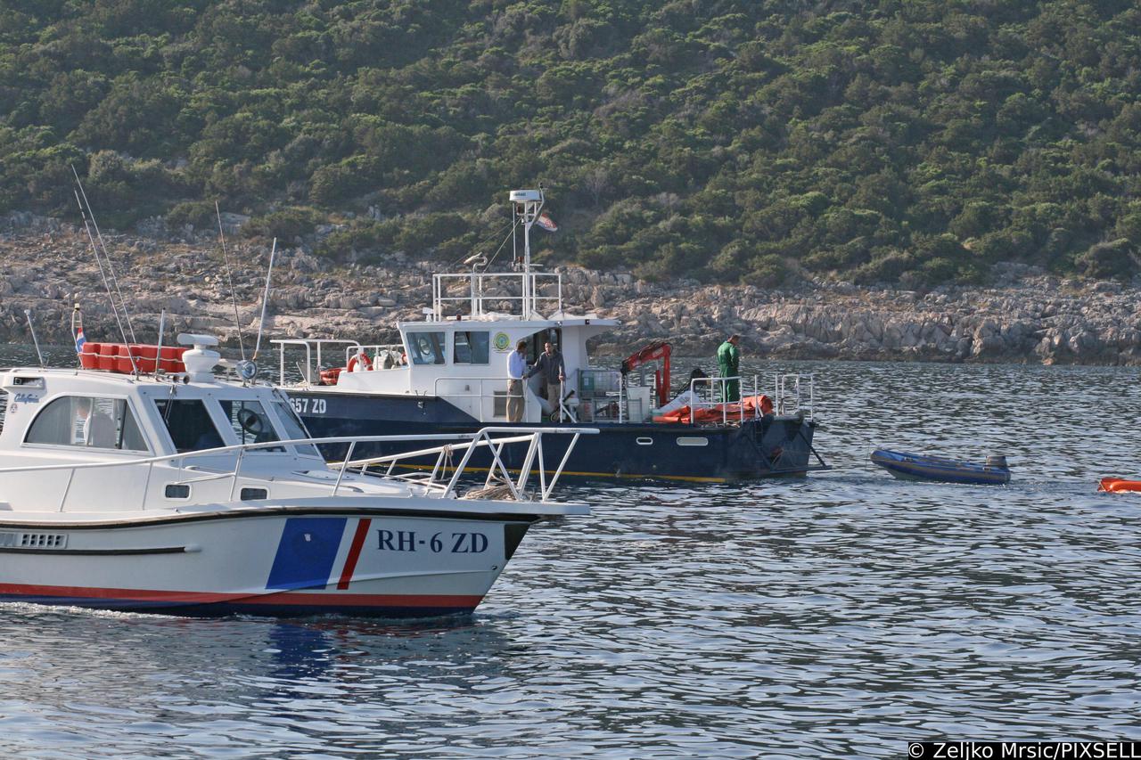 Zadar: U blizini Sestrunja potopio se ribarski brod