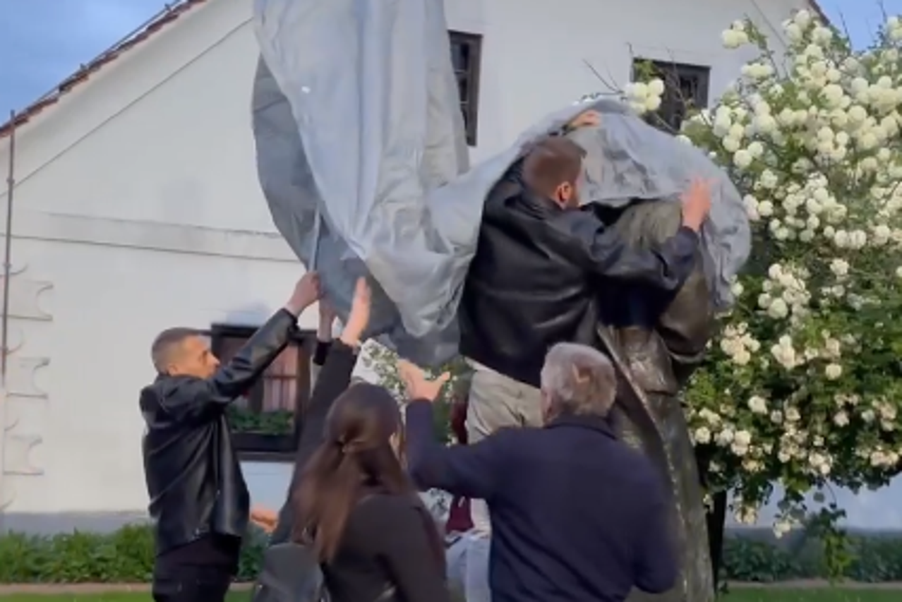 DP prekrio spomenik Tita u Kumrovcu