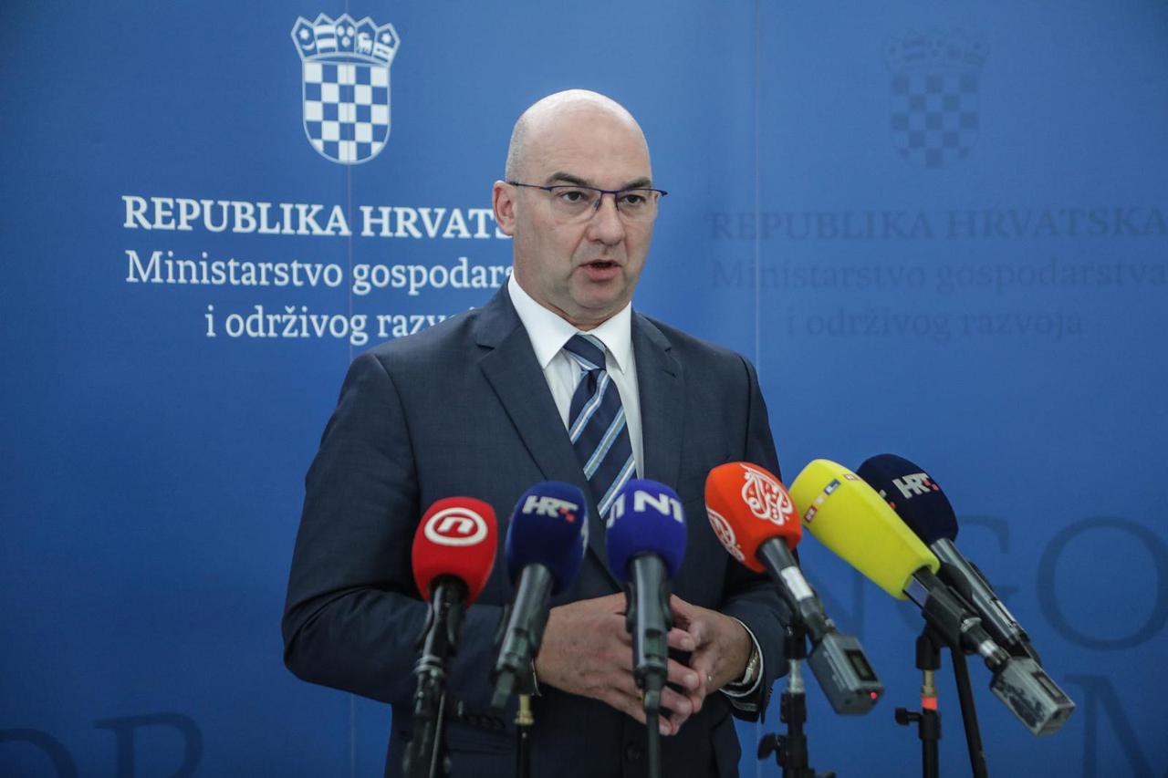 Nakon sastanka s opskrbljivačima plinom, državni tajnik Ivo Milatić, obratio se medijima
