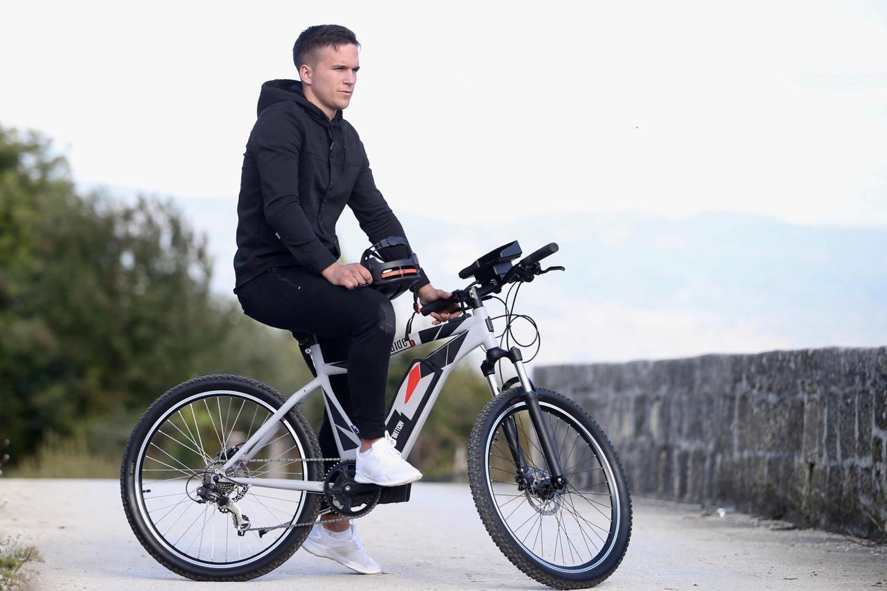Inovator Mario Ljubičić izumio sa svojim rođakom Ivanom Ljubičićem električni bicikl