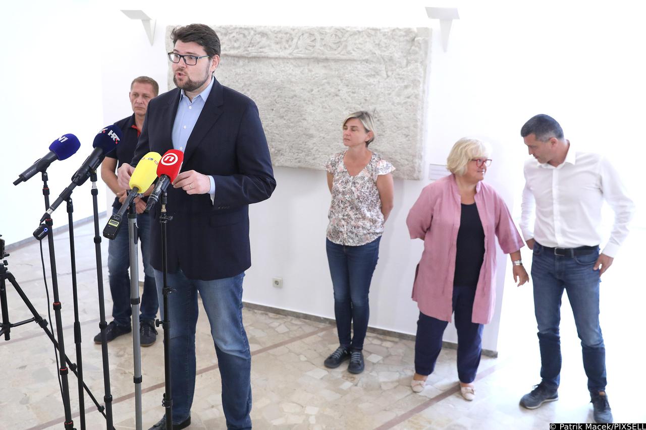 Zagreb: Nakon sastanka saborske oporbe održana je konferencija za medije