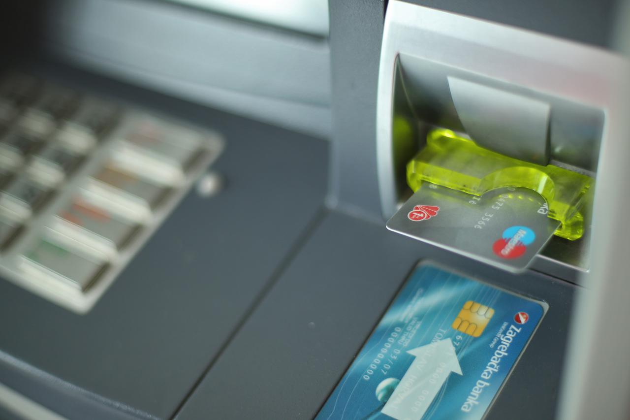Podizanje gotovine s bankomata