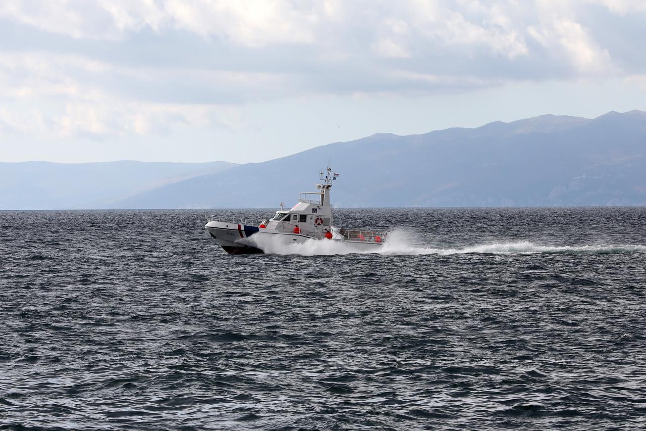 Rijeka: Brod Lučke kapetanije Rijeka - Vid u Kvarnerskom zaljevu