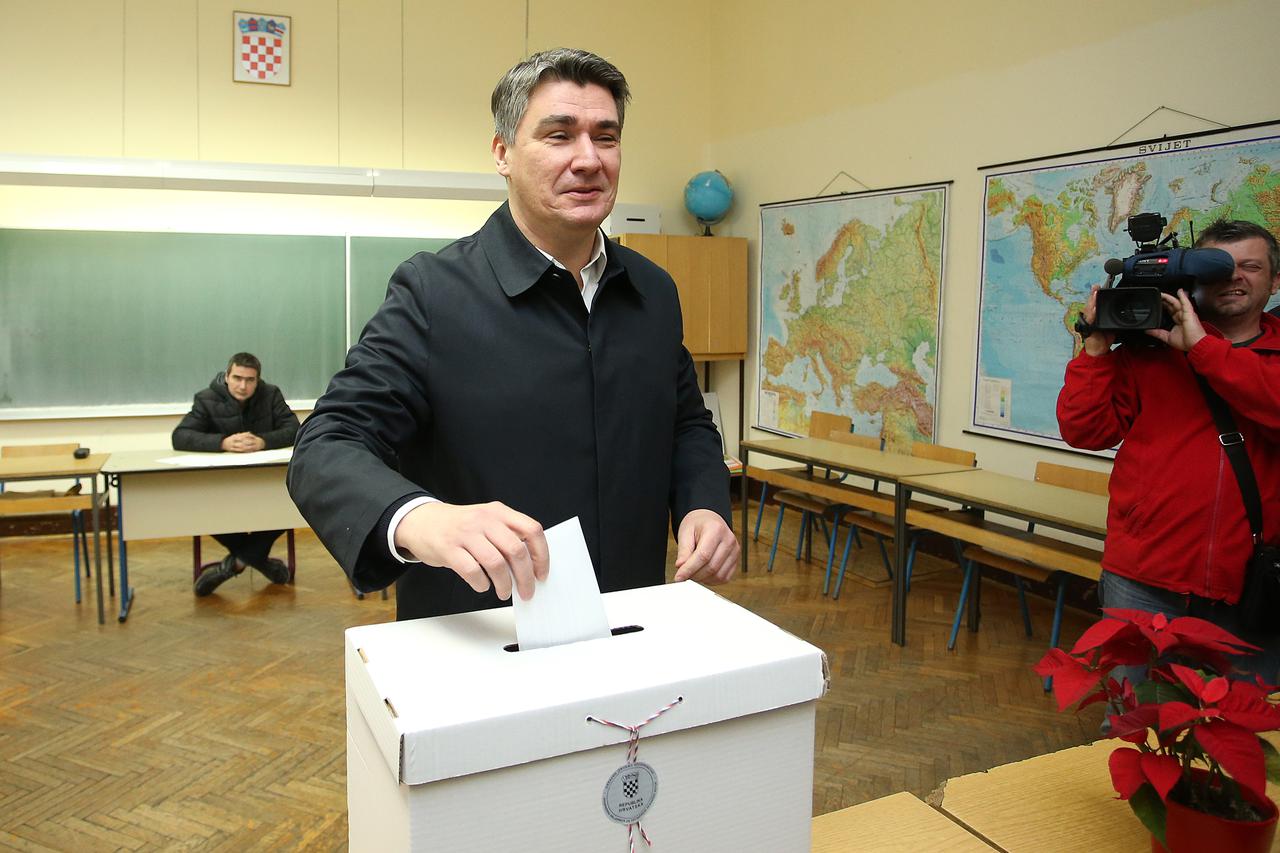 Zagreb: Premijer Milanovi? glasovao na predsjedni?kim izborima