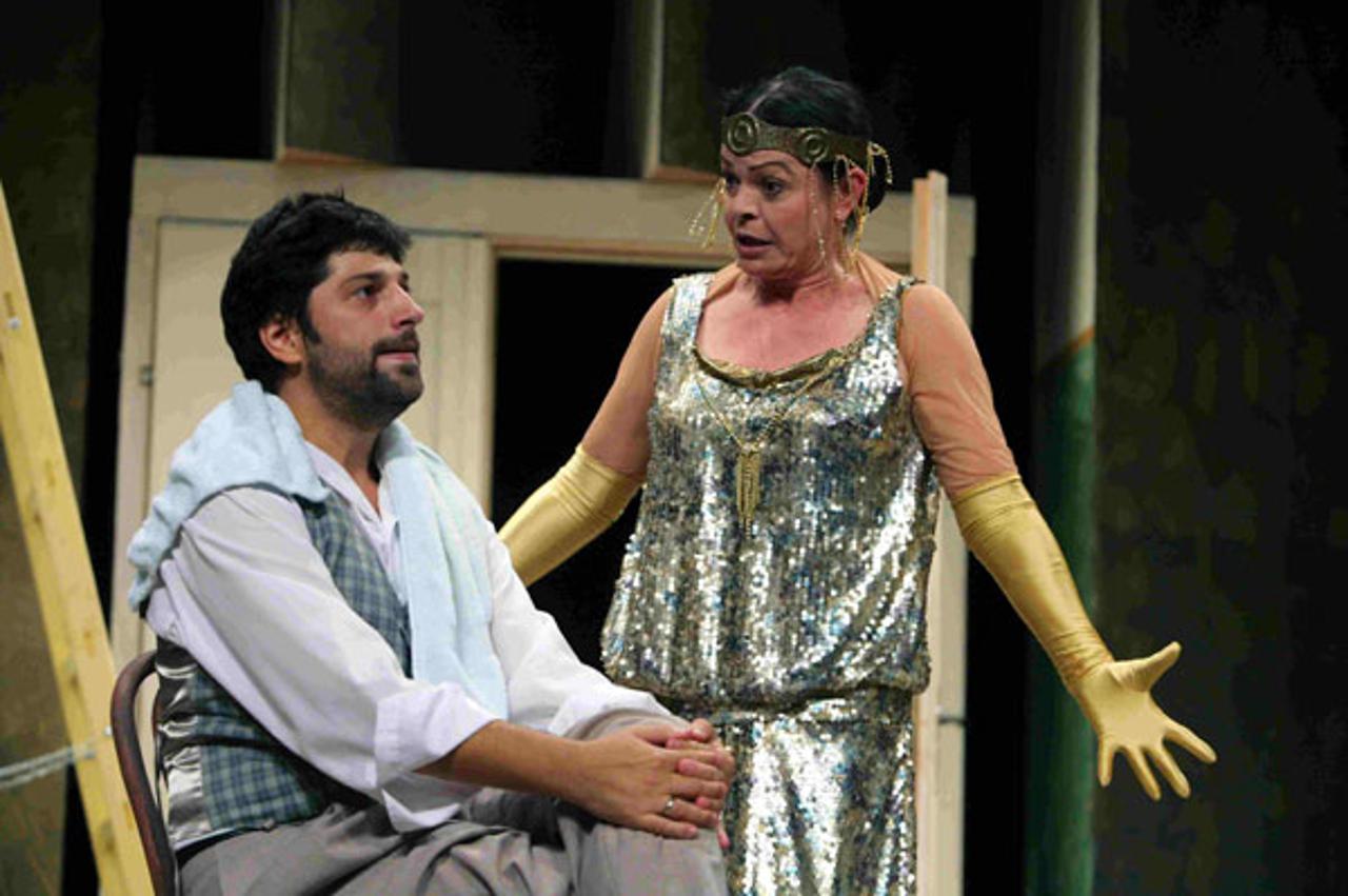 Borko Perić i Elizabeta Kukić u sceni iz predstave