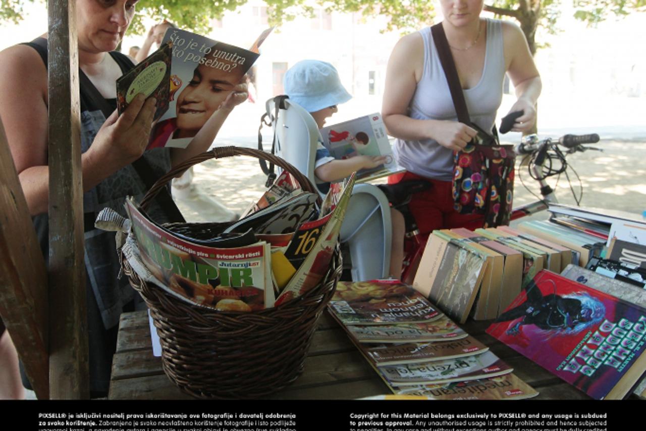 '27.07.2013., Koprivnica - Gradska knjiznica Fran Galovic organizirala je Sajam knjiga na otvorenom, na kojem su gradjani, trgovine knjigama i nekoliko udruga prodavali rabljene i nove knjige. Photo: 