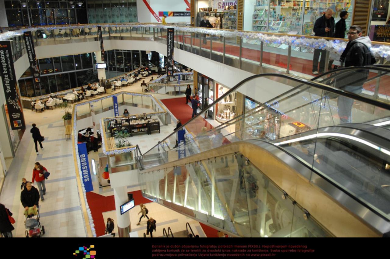 '19.12.2011.,  Zagreb - Trgovacki centar Avenue Mall u predbozicnom raspolozenju Photo: Davor Visnjic/PIXSELL'