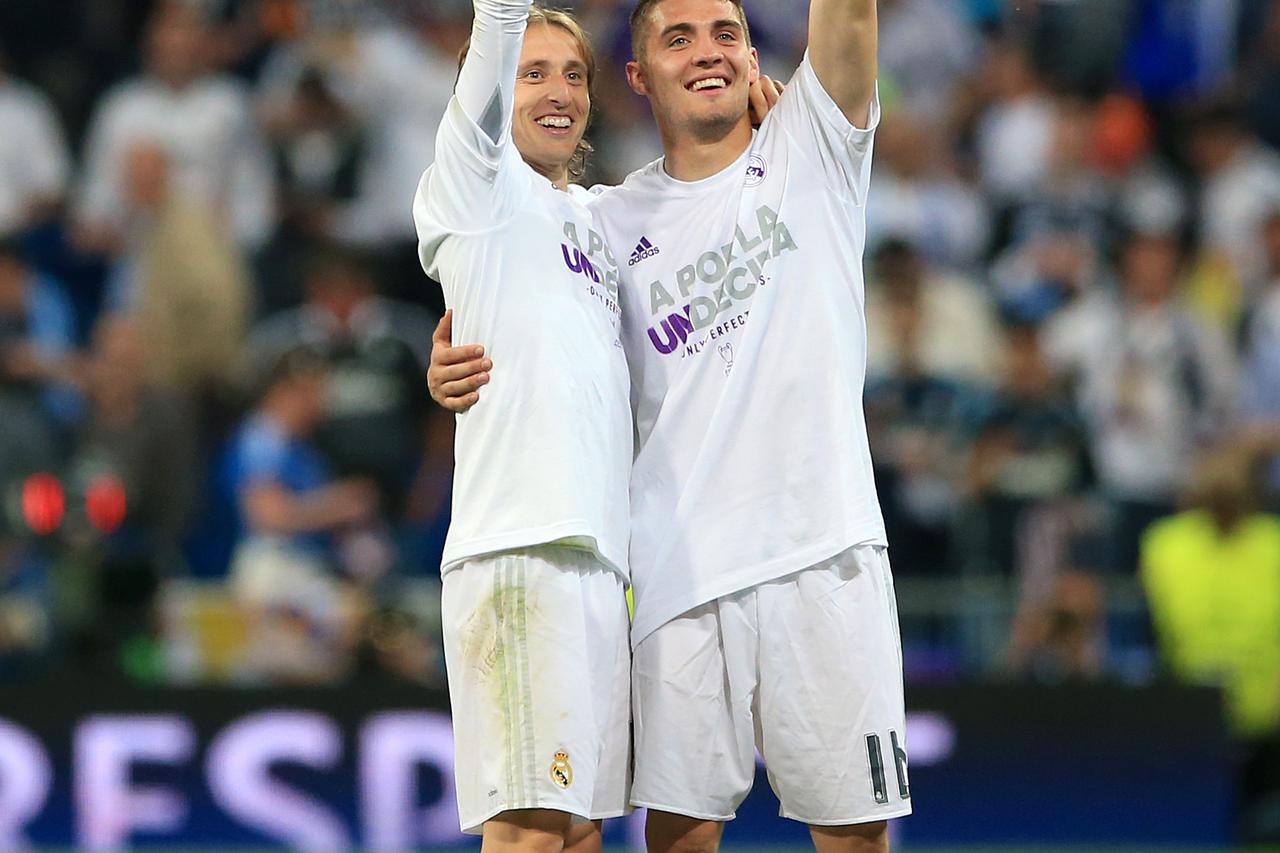 Real Madrid v Manchester City - UEFA Champions League - Semi Final - Second Leg - Santiago BernabeuReal Madrid's Luka Modric (left) and Mateo Kovacic celebrate after the final whistle following the UEFA Champions League Semi Final, Second Leg match at the