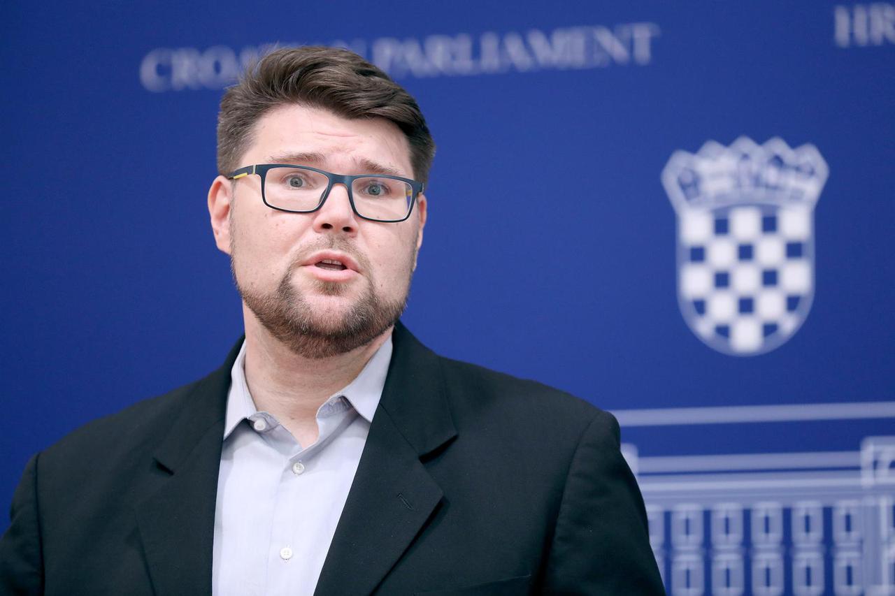 Zagreb: Peđa Grbin komentirao predstojeću sjednicu Sabora