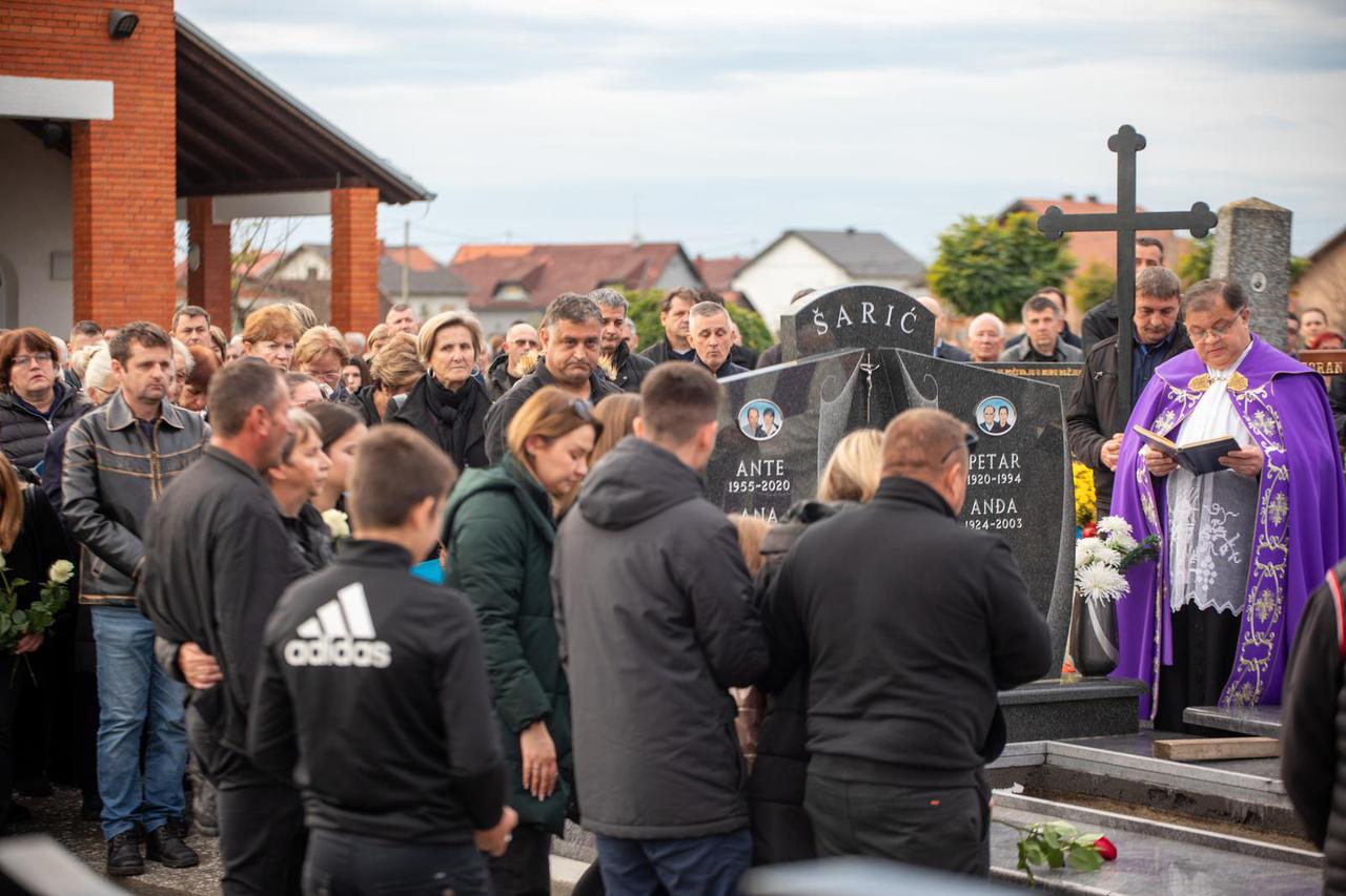 Privlaka: Pogreb Gorana Šarića, poginulog u nesreći koju je skrivio ministar Banožić