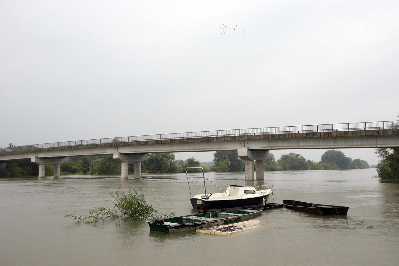 Gradec Pokupski:  Zbog obilne kiše izlila se rijeka Kupa