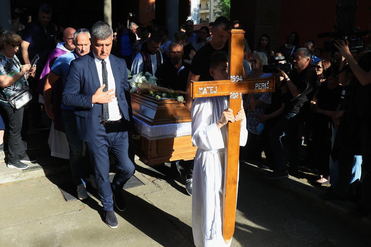 Beograd: Ispraćaj Mateja Periša u crkvi svetog Antuna Padovanskog