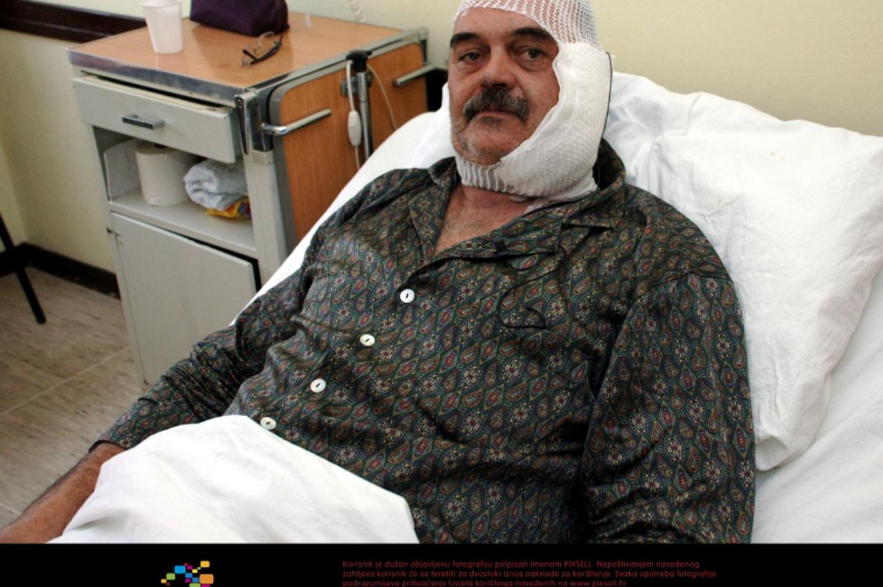 \'20.01.2011., Pozega - Hrvatskog branitelja Ljupka Brkana, koji se nalazi u bolnici, napao je dvadesetogodisnjak u kaficu Plava ruza, izrezavsi ga po vratu komadom razbijene flase.  Photo: Dusko Mirk