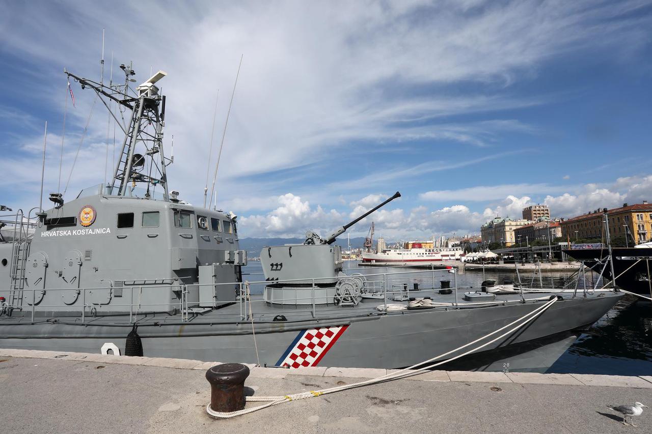 Ophodni brod Hrvatske ratne mornarice Hrvatska Kostajnica u riječkoj luci
