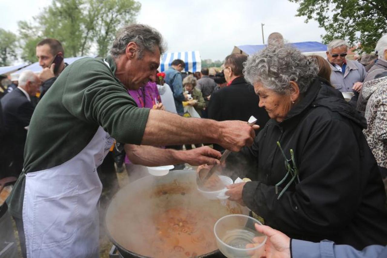 Međunarodni praznik rada proslavljen na lijevoj obali Drave uz tradicionalnu podjelu graha
