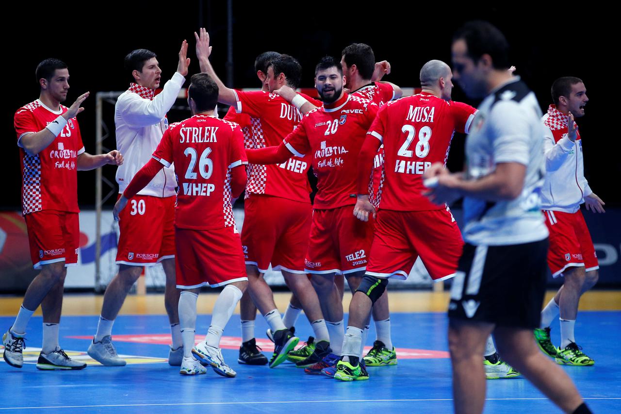 Men's Handball -  Egypt v Croatia - 2017 Men's World Championship Second Round, Eighth Finals - L'Arena, Montpellier, France - 22/01/17 - Croatia's players celebrate after winning the match.  REUTERS/Jean-Paul Pelissier