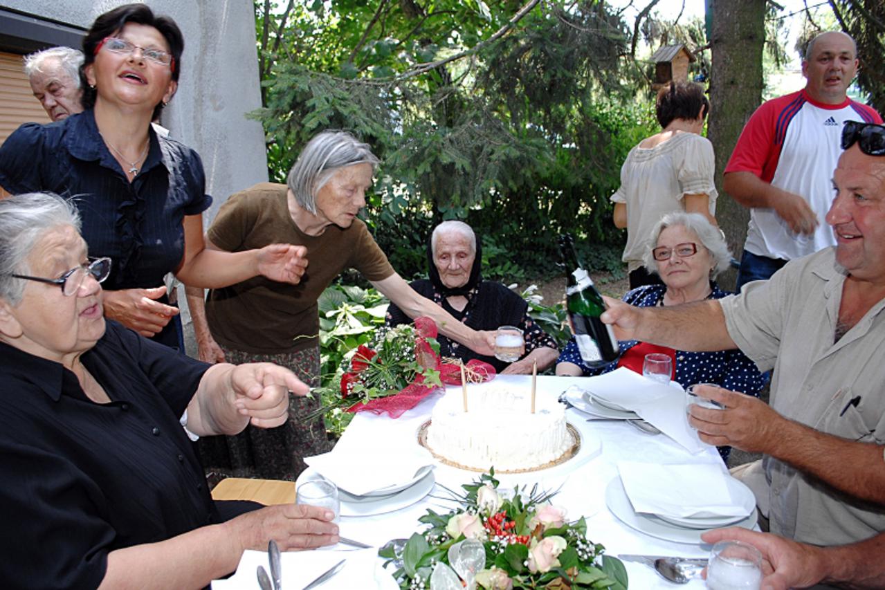 '05.08.2012., Sisak - Siscanka Marija Grahovac proslavila je 100-rodjendan u krugu obitelji. Photo: Nikola Cutuk/PIXSELL'