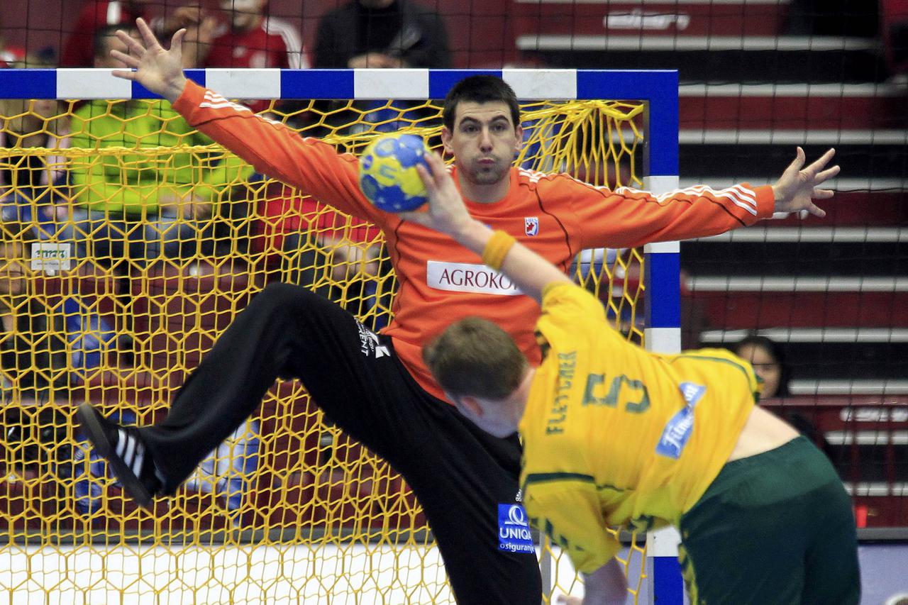 Tommy Fletcher of Australia shoots to score against Marin Sego of Croatia during their Group C match at the Men's Handball World Championship in Malmo January 17, 2011.    REUTERS/Radu Sigheti (SWEDEN  - Tags: SPORT HANDBALL)   Picture Supplied by Action 