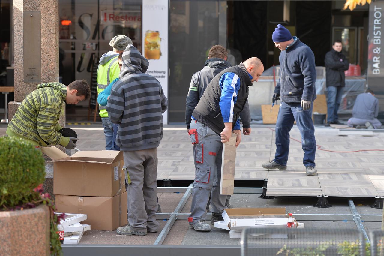 Na Cvjetnom trgu traju radovi na izgradnji terase od kafica Tome Horvatincica