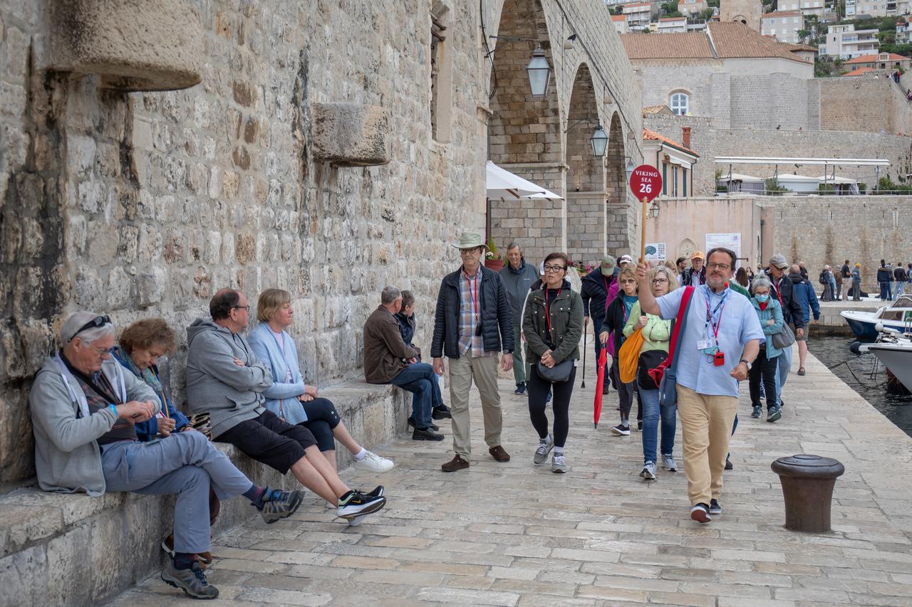 Dubrovnik: Turisti u obilasku gradskih znamenitosti