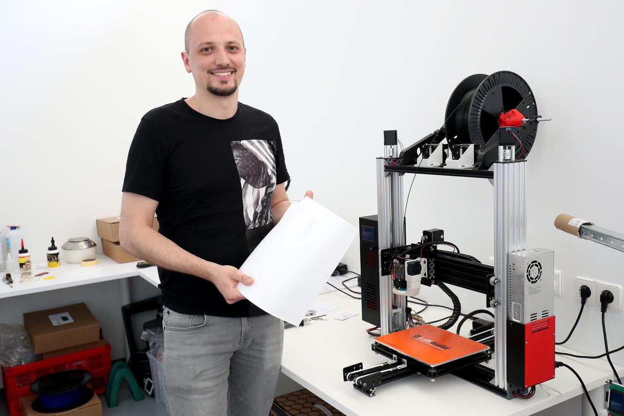 Nikola Blažević suosnivač je Mikrotvornice koja djeluje u sklopu Centra za 3D modeliranje
