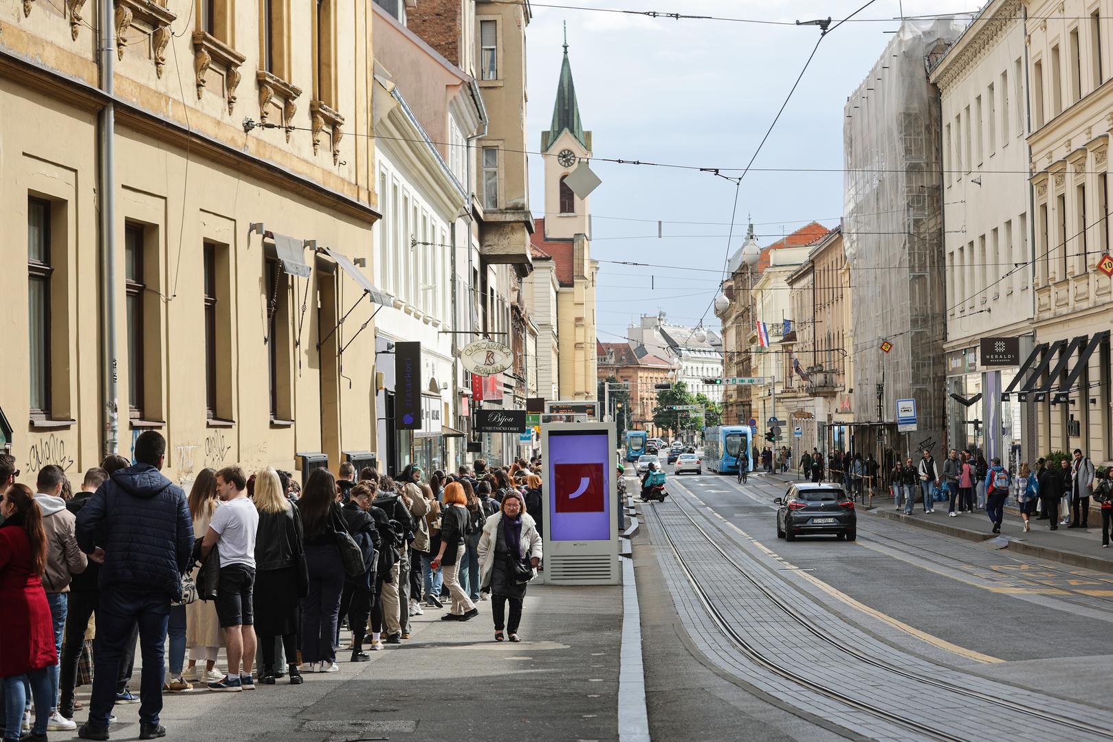 17.04.2024., Zagreb - Glasanje u Varsavskoj ulici stvorilo je velike redove.  Photo: Luka Stanzl/PIXSELL