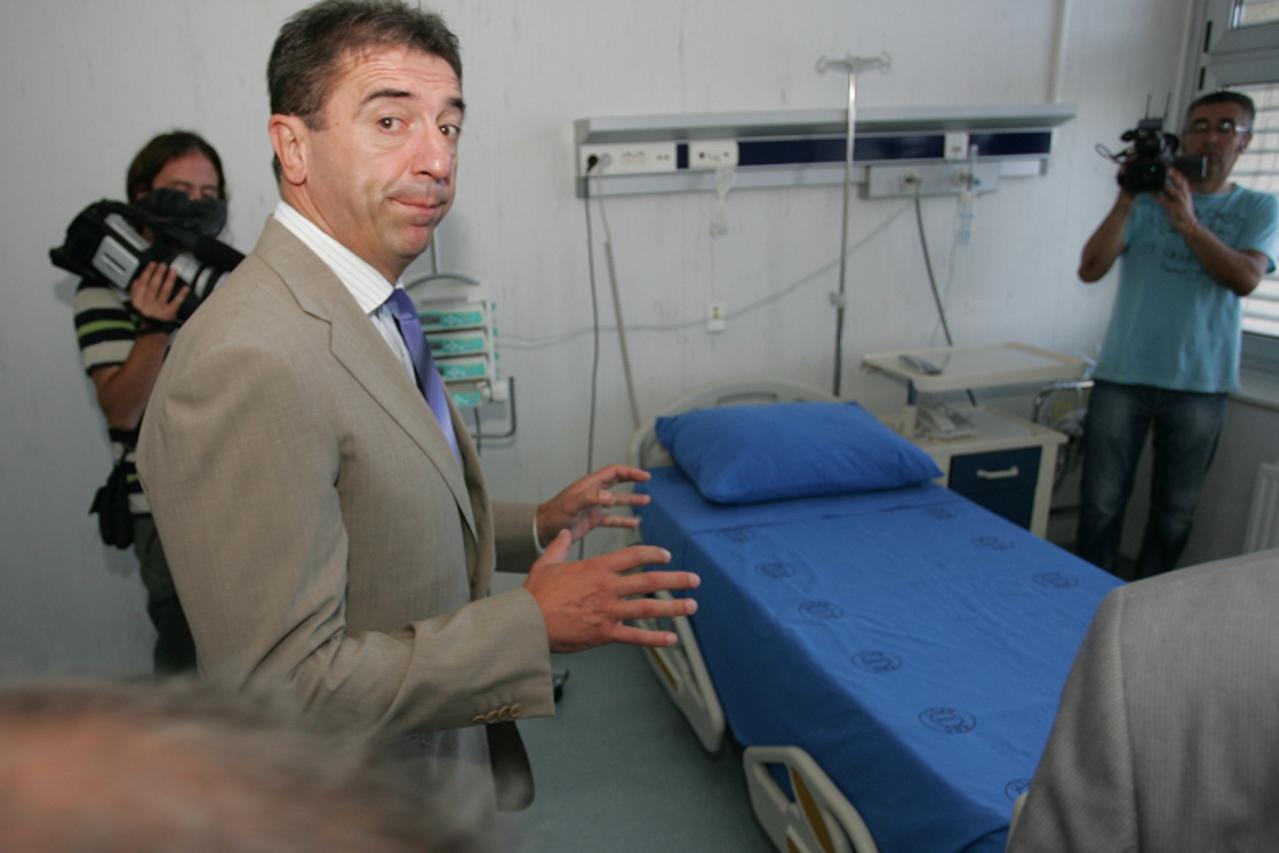 'Split.01.08.2011. Ministar Darko Milinovic u bolnici Krizine otvorio STERILNU JEDINICU. Photo: Ivo Cagalj/PIXSELL'