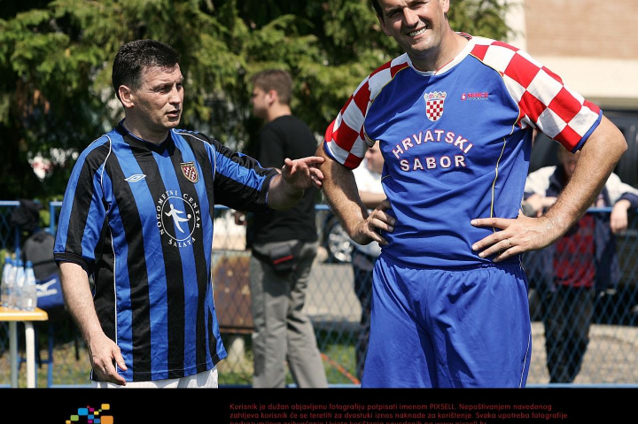 '24.04.2006., Zagreb - Damir Skaro i Franjo Arapovic na maksimirskom stadionu snimaju emisiju Derby.  Photo: Jurica Galoic/24sata'