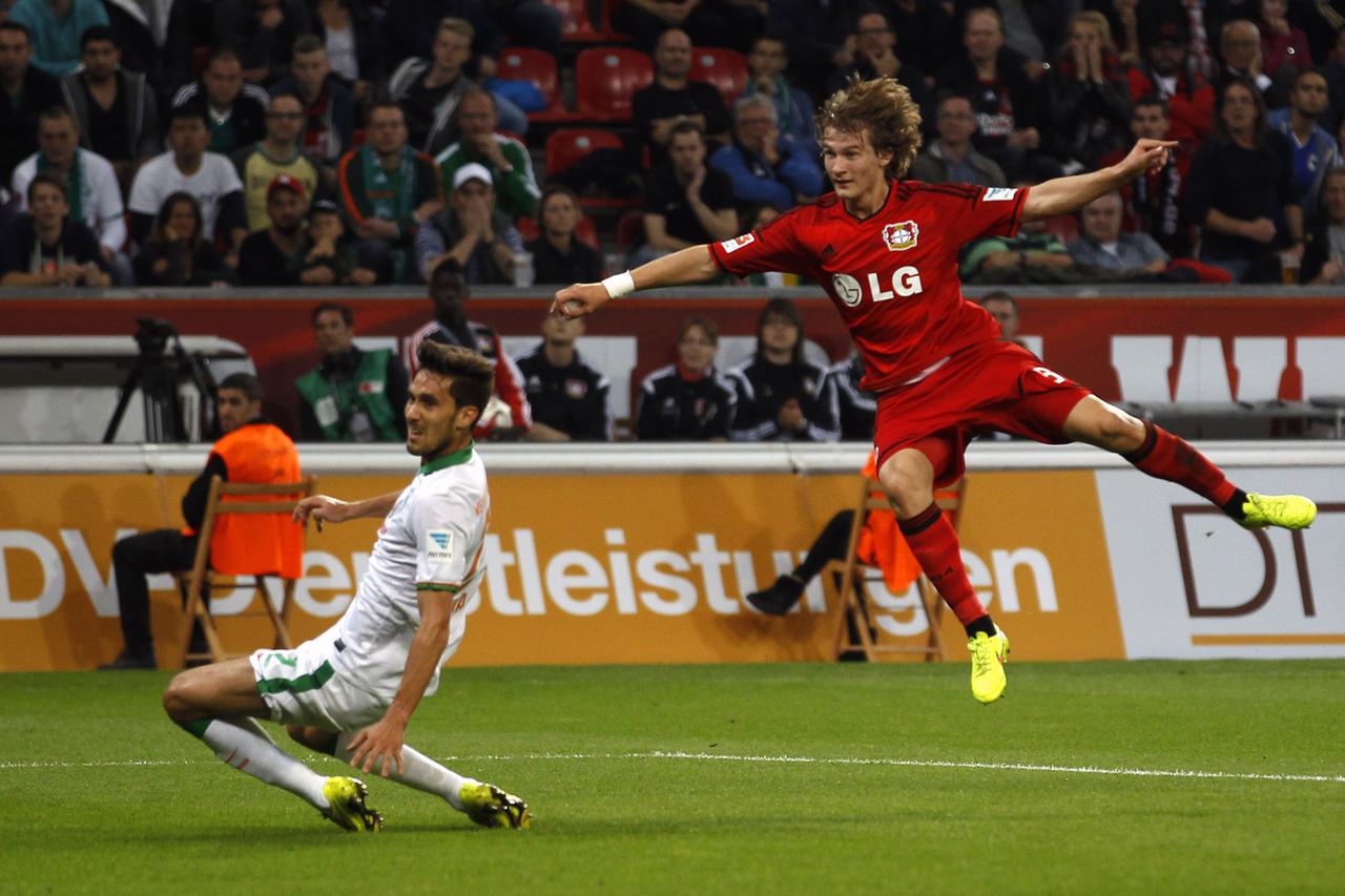 Bayer Leverkusen's Tin Jedvaj (R) scores a goal against Werder Bremen during their Bundesliga soccer match in Leverkusen September 12, 2014. REUTERS/Ina Fassbender (GERMANY - Tags: SPORT SOCCER) DFL RULES TO LIMIT THE ONLINE USAGE DURING MATCH TIME TO 15 
