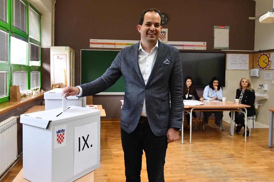 Brodarica: Ministar Ivan Malenica glasovao na izborima