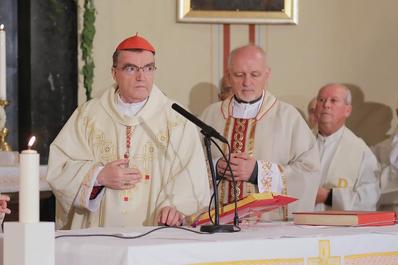 Kardinal Bozanić predvodio misu u crkvi Krista Kralja na Mirogoju