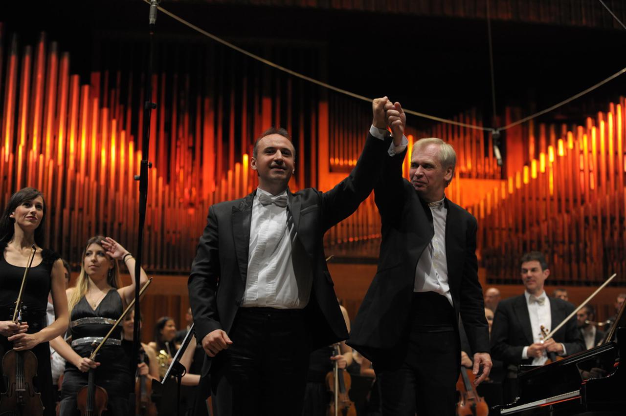 Pijanist Simon Trpčeski i maestro Gintaras Rinkevičius