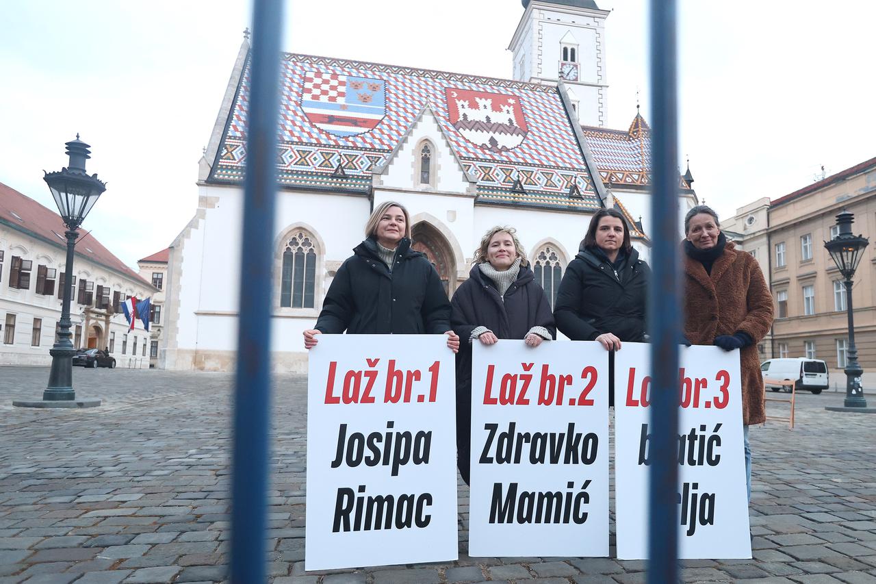 Zagreb: Zastupnici stranke Možemo! dočekali jutro na Trgu svetog Marka