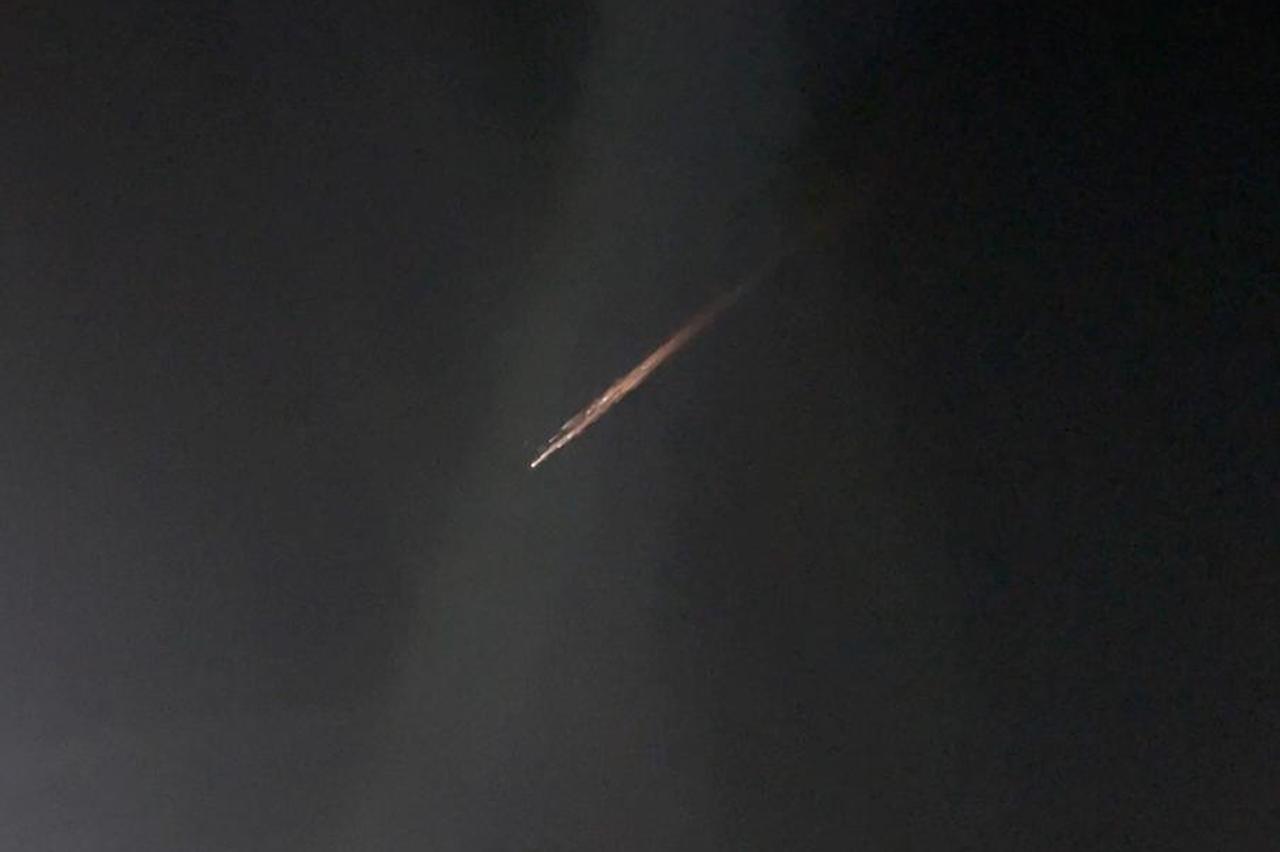 A view of a possible meteor in the sky, in Melbourne