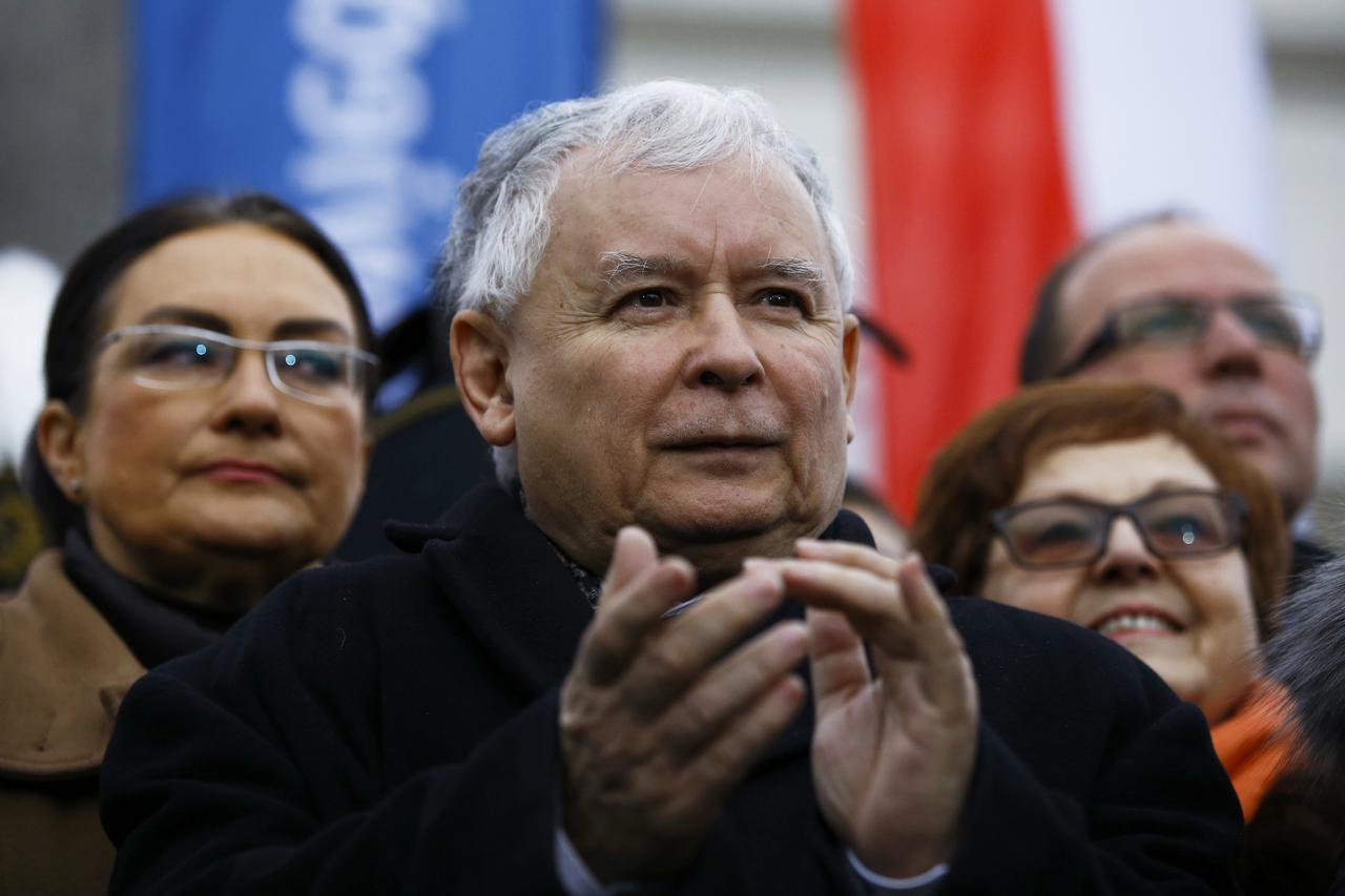 Jaroslaw Kaczynski, leader of ruling Law and Justice party applauds during pro-government demonstration in Warsaw, Poland, December 13, 2015.  REUTERS/Kacper Pempel