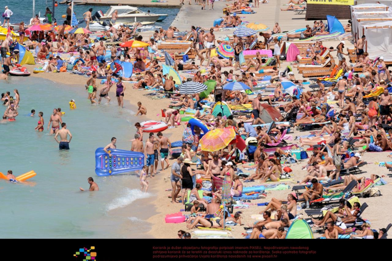 '07.08.2011., Vodice - Vodicke plaze prepune su domacih i stranih gostiju, a o njihovoj sigurnosti brinu se spasioci Photo: Hrvoje Jelavic/PIXSELL'