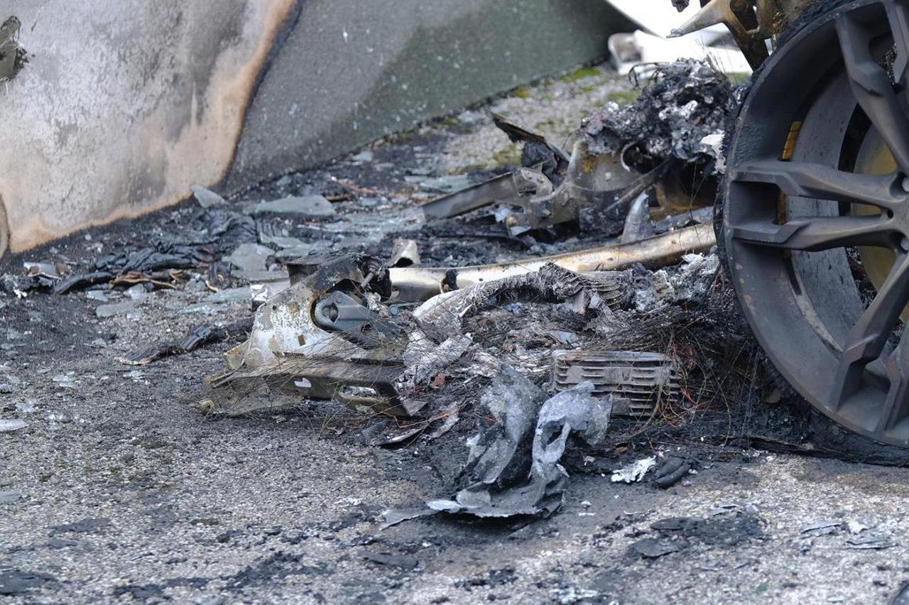 Požar u Zagrebu: Izgorio automobil u Maksimiru, vatra oštetila i kuću
