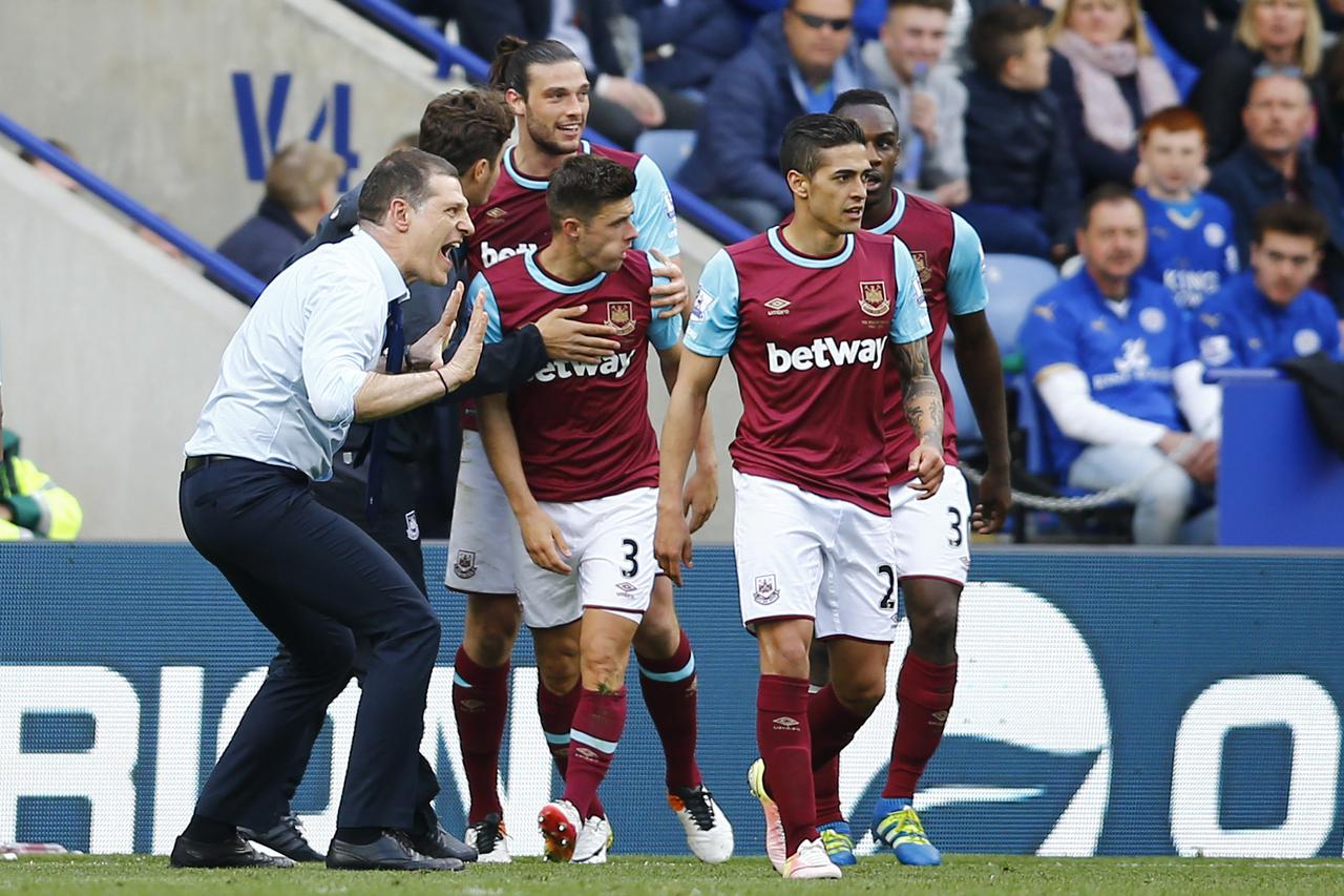 Football Soccer - Leicester City v West Ham United - Barclays Premier League - The King Power Stadium - 17/4/16 Aaron Cresswell celebrates with manager Slaven Bilic and team mates after scoring the second goal for West Ham  Reuters / Darren Staples Livepi