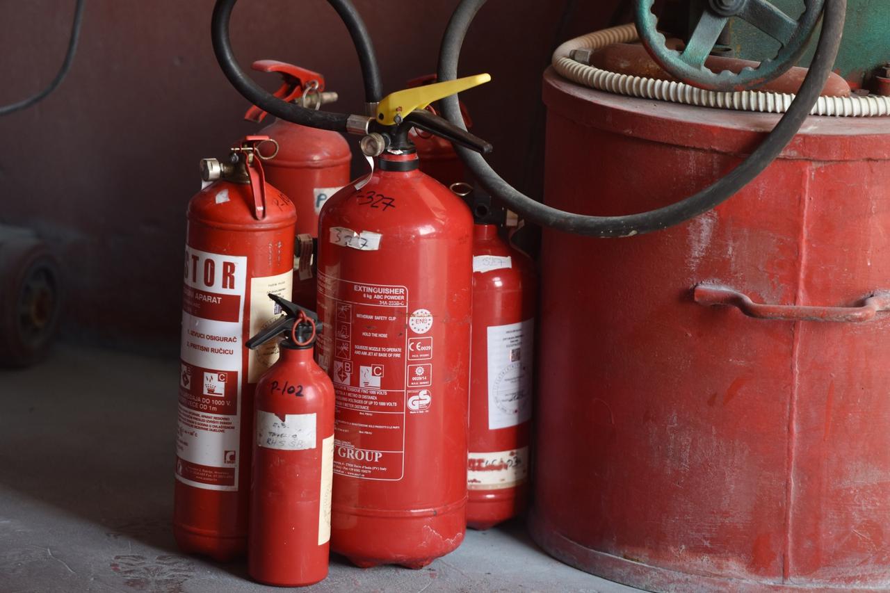 Šibenik: U Vatrogasnoj postrojbi vrši se punjenje malih vatrogasnih aparata